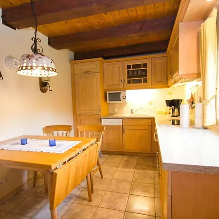 Wassernahes Haus Mit Terrasse Und Garten - Storchennest Haus Rechte Seite * Wiek auf Rügen