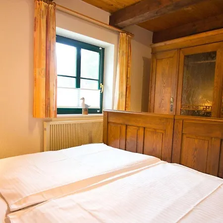 Feriehus Wassernahes Haus Mit Terrasse Und Garten - Storchennest Haus Rechte Seite