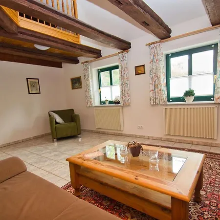 Wassernahes Haus Mit Terrasse Und Garten - Storchennest Haus Rechte Seite