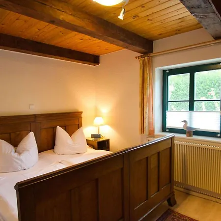 Feriehus Wassernahes Haus Mit Terrasse Und Garten - Storchennest Haus Rechte Seite