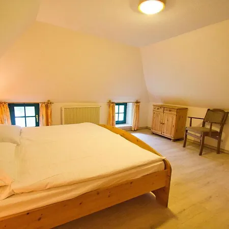 Wassernahes Haus Mit Terrasse Und Garten - Storchennest Haus Rechte Seite * Wiek auf Rügen