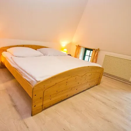 Wassernahes Haus Mit Terrasse Und Garten - Storchennest Haus Rechte Seite * Wiek auf Rügen