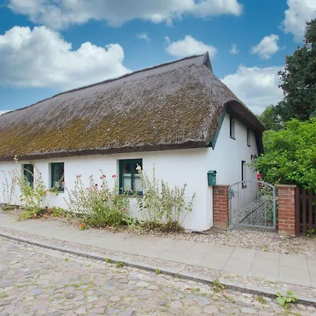 Wassernahes Haus Mit Terrasse Und Garten - Storchennest Haus Rechte Seite Feriehus *