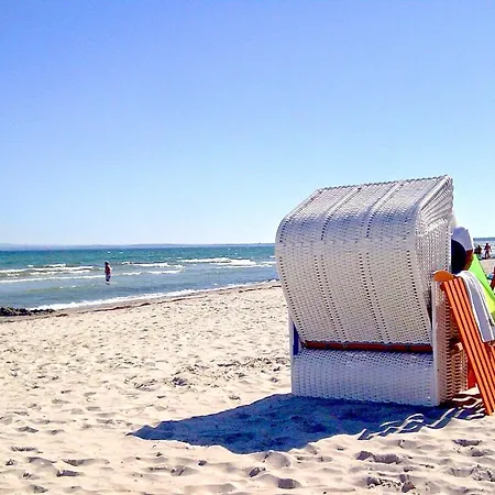 Wassernahes Haus Mit Terrasse Und Garten - Storchennest Haus Rechte Seite *