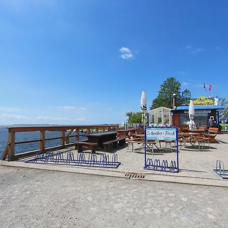 Wassernahes Haus Mit Terrasse Und Garten - Storchennest Haus Rechte Seite Wiek auf Ruegen